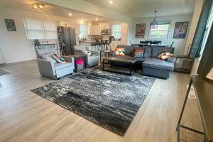 Gallery image of New Listing Paradise Found Hot tub Pool More in Nashville