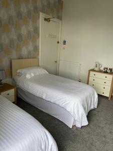 Postel nebo postele na pokoji v ubytování Belhaven Private Hotel
