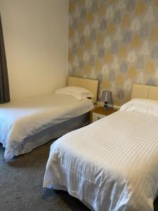 Postel nebo postele na pokoji v ubytování Belhaven Private Hotel