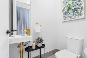 Ένα μπάνιο στο Stylish Luxury in West Perth +32 φωτογραφίες