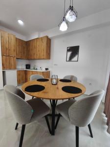 Kuchyň nebo kuchyňský kout v ubytování Aura apartment