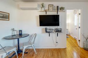 TV o dispositivi per l'intrattenimento presso All New Historic Charmer in the Heart of Durango