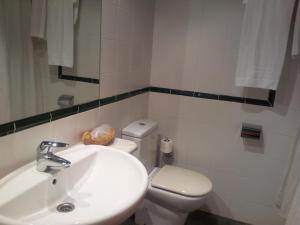 Łazienka w obiekcie Hotel Área de Calahorra