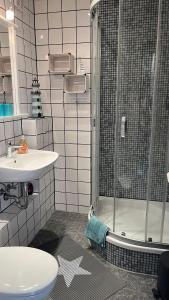 Ένα μπάνιο στο Ferienwohnung-Meeresblick-Fehmarn