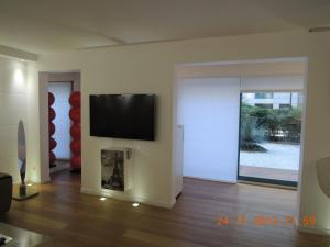 Televízia a/alebo spoločenská miestnosť v ubytovaní Appartement Standing à Toulouse en centre ville