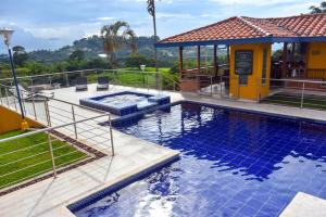 Bazén v ubytování Ecohotel Guaduales Nature nebo v jeho okolí