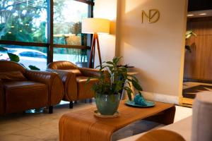Uma área de estar em Nadai Confort Hotel e Spa