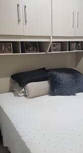 En eller flere senge i et værelse på Aconchego para Famílias + 15 billeder