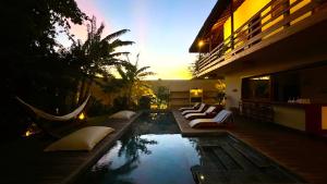 Hồ bơi trong/gần Deluxe Villa Luz Do Mar - Suites Privativas