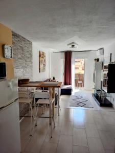 A kitchen or kitchenette at Apartamento Gasparot