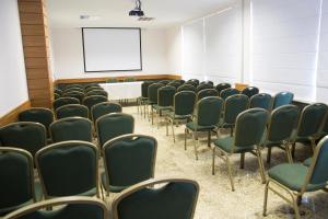 Área de negócios e/ou sala de conferências em Nadai Confort Hotel e Spa