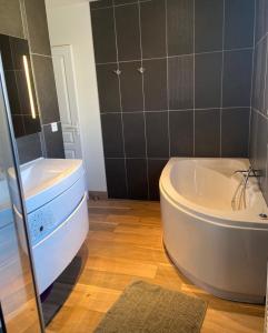 Gallery image of Maison bois au calme in Gujan-Mestras