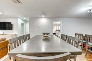 Gallery image of 3 Mi to Shore Couples Getaway in Lighthouse Point in Lighthouse Point