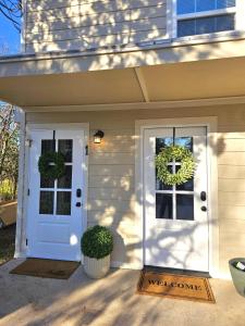 a house with a white door and a welcome sign at Belton Lakehouse in Belton