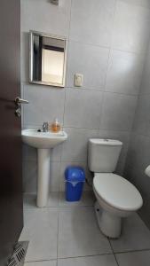 Ένα μπάνιο στο Acogedor y Cómodo Monoambiente I +3 φωτογραφίες