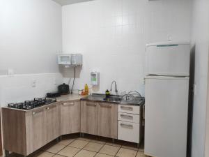 Kuchyň nebo kuchyňský kout v ubytování Quarto FIRST CLASS econômico DUPLO