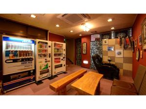 a room with two vending machines and a wooden table at Kaifutei Teradomari Nihonkai - Vacation STAY 25854v in Nagaoka