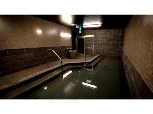 a bathroom with a pool of water in a room at Hotel Taiyo Noen Saijo - Vacation STAY 26756v in Saijo