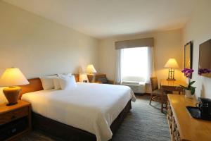 Giường trong phòng chung tại Four Points by Sheraton Santo Domingo