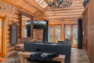 Χώρος καθιστικού στο Absolutely amazing slopeside mountain lodge with spa