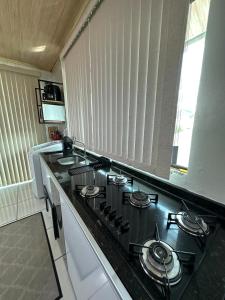 Köök või kööginurk majutusasutuses LOFT Completo - próximo ao Centro com Ar Condicionado