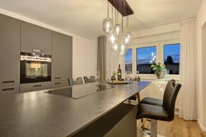 a kitchen with a large island with a counter top at Blumen(t)raum Ferienwohnung 2 in Karlsruhe