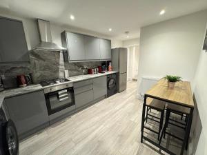 Kuchyň nebo kuchyňský kout v ubytování Modern 3 Bed near ExCel-Big Ben