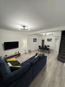TV a/nebo společenská místnost v ubytování Modern 3 Bed near ExCel-Big Ben