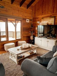 Η κουζίνα ή μικρή κουζίνα στο TulaTula Tranquil Forest Retreat