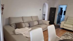 Posedenie v ubytovaní Sunny Villa with Private Pool in Calpe + Enclosed Garden