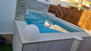 Bazén v ubytovaní Sunny Villa with Private Pool in Calpe + Enclosed Garden alebo v jeho blízkosti