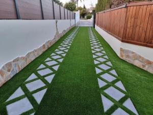 Vonkajšia záhrada v ubytovaní Sunny Villa with Private Pool in Calpe + Enclosed Garden