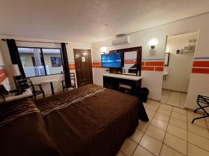 a hotel room with a bed and a television at Motel Jabaloyas in Tijuana