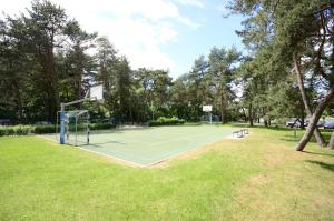 Tenis alebo squash v ubytovaní Dom & House - Apartamenty Nadmorski Dwór alebo jeho okolí