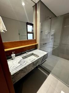 a bathroom with a sink and a shower at teste Casa na areia da praia Peninsula de Maraú in Marau