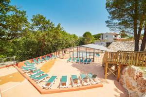 an overhead view of a pool with lounge chairs at Camping des Alberes in Laroque-des-Albères