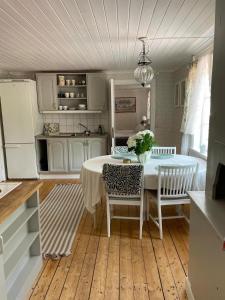 Kuchyň nebo kuchyňský kout v ubytování Bärsta Bagarstugan BnB