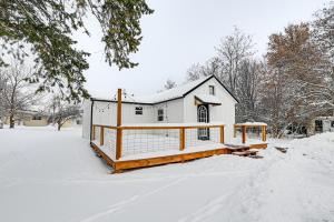 1 Mi to Main Street Polson Updated Home with Deck! semasa musim sejuk