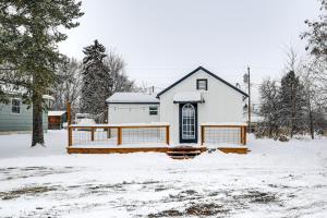 1 Mi to Main Street Polson Updated Home with Deck! semasa musim sejuk