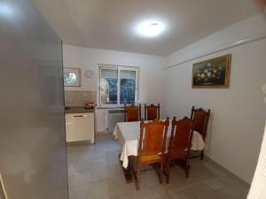 Kuchyňa alebo kuchynka v ubytovaní Apartments Marija Sabina