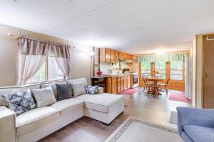 Afbeelding uit fotogalerij van Waterfront Wahkon Home with Wraparound Deck and Docks in Isle