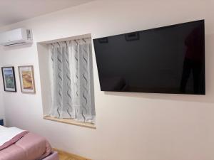TV a/nebo společenská místnost v ubytování Violet appartament