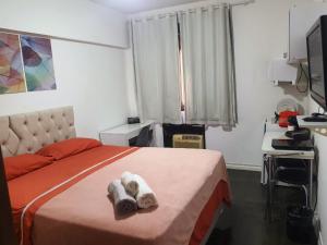 a bedroom with a bed with towels on it at Suíte independente apart hotel plaza Elysees 202B in Rio de Janeiro +19 photos
