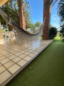a hammock on the patio of a house at Casa de Praia com vista mar e Foz do rio in Aquiraz