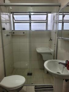 Ένα μπάνιο στο Loft canal 5 Vista Mar l wi fi l ar cond