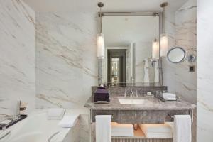 Vannituba majutusasutuses Londoner Grand, a Luxury Collection Hotel, Macau