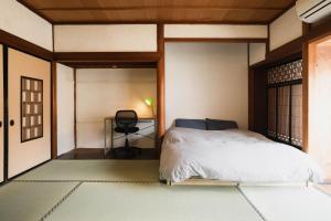 Postel nebo postele na pokoji v ubytování フロント無人管理 コワーキング付き古民家ゲストハウス チェックイン対応不要