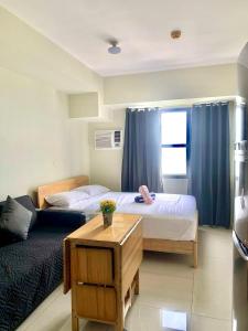 Ένα ή περισσότερα κρεβάτια σε δωμάτιο στο Hidden Gem at Cebu's Tallest Tower