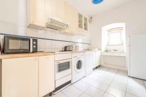 Η κουζίνα ή μικρή κουζίνα στο Holiday house with WiFi Dubrovnik - 23839