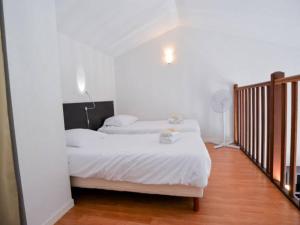 Posteľ alebo postele v izbe v ubytovaní Apartment in Azille near Lac de Jouarres